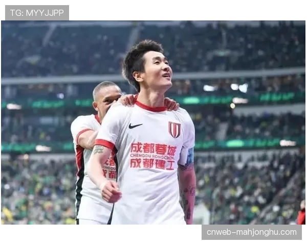 成都蓉城客场2-1逆转北京国安，韦世豪补时绝杀助球队继续领跑